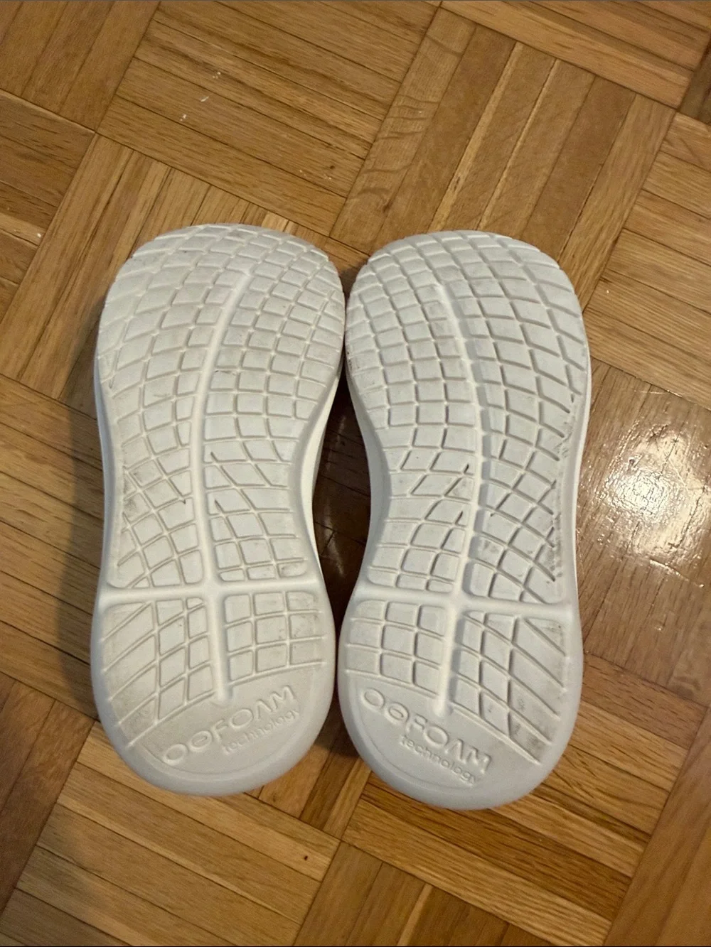 Like New OOFOS OOmy Zen - Lemongrass - 7 / Chalk & Lemongrass